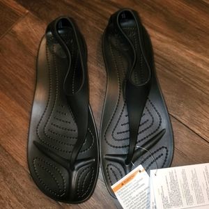 NWT Crocs black Isabella T-strap Sandals